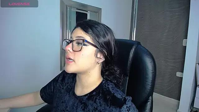 Dulcerose_01 from StripChat is Freechat