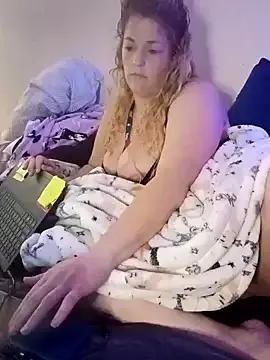 Eezyvibez87 from StripChat is Freechat