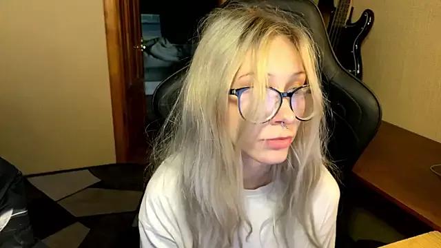 Elaincutee from StripChat is Freechat