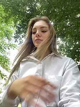 EleanoraStevenson from StripChat