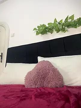 ElieNova from StripChat