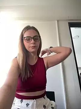 ElieNova from StripChat