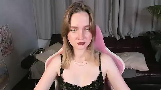EllaBloom from StripChat