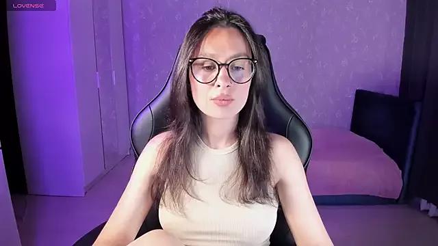 EllaFresh from StripChat