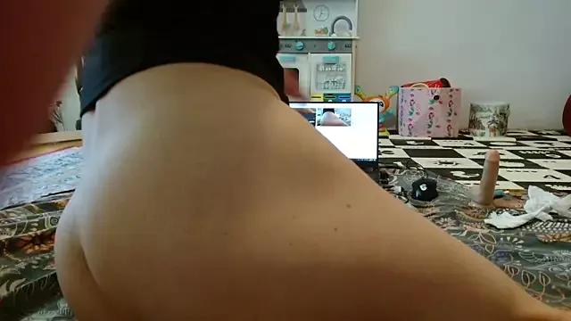 Ellie_Roxy from StripChat