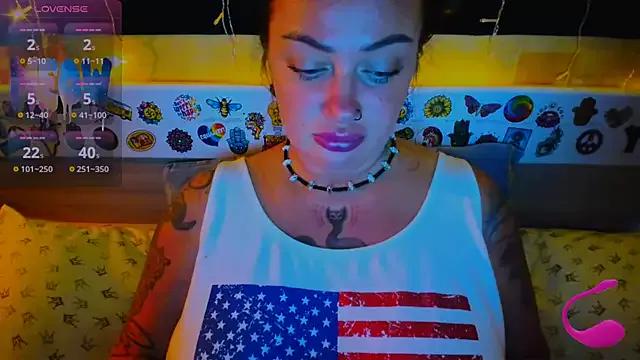 EllieOz from StripChat is Freechat