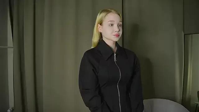 ElvaBeam from StripChat is Freechat