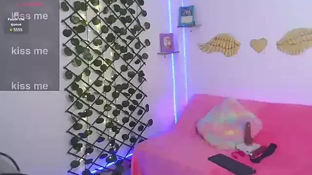 EmberEyes_999 from StripChat