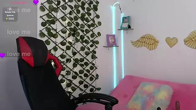 EmberEyes_999 from StripChat
