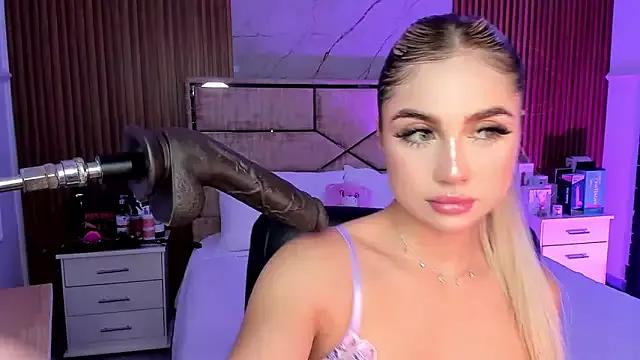 EmiilyHendriixx from StripChat