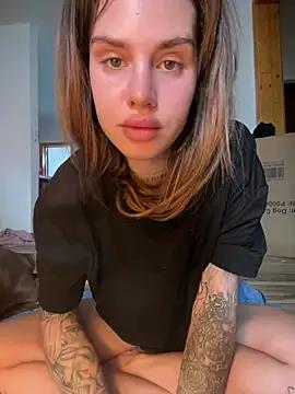 Photos of EmiliaCatalina from StripChat is Freechat