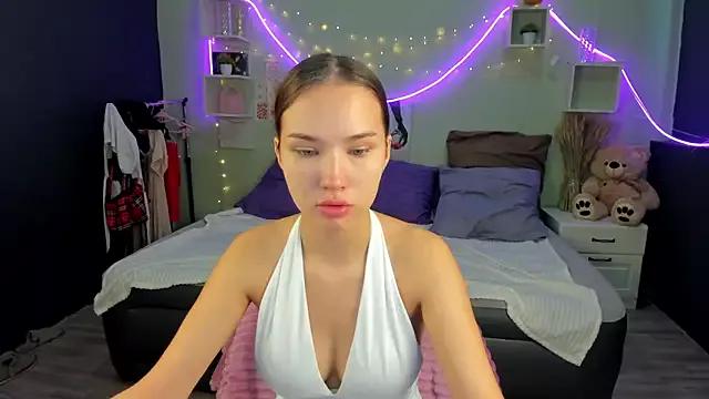 EmiliaDroll from StripChat is Freechat