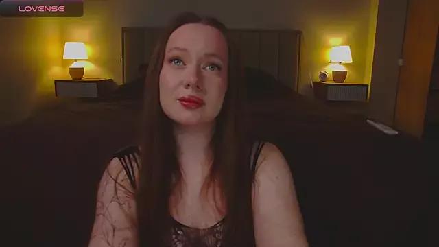 EmiliaNoah from StripChat is Freechat
