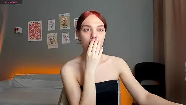 Photos of emiliarouds from StripChat is Freechat