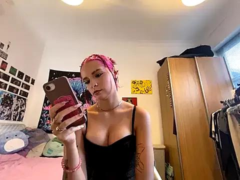 EmilyCleeveland from StripChat is Freechat