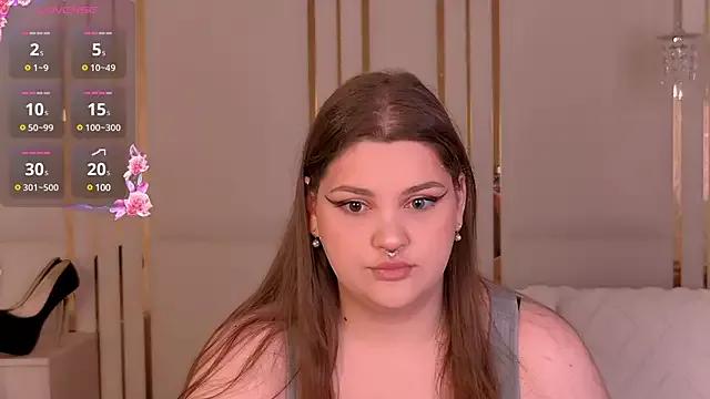 EmilyHyde from StripChat is Freechat