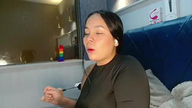 EmilyQueen3x from StripChat is Freechat