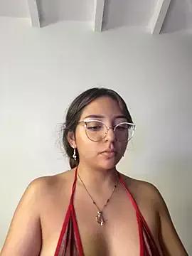 EmilyyGomezz from StripChat is Freechat