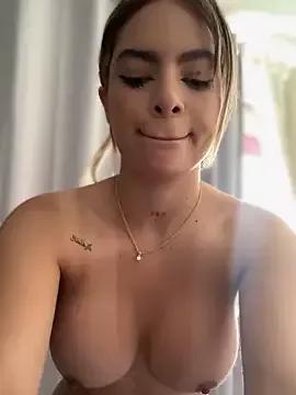 Photos of emiss_ from StripChat is Freechat
