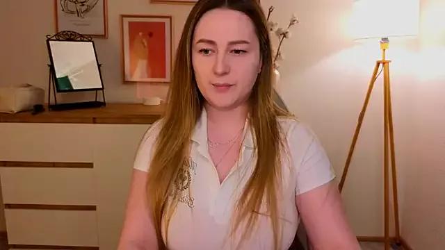 Emma_B1uem from StripChat
