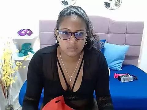 Emma_Benitez from StripChat