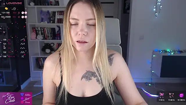Emma_Bryan from StripChat