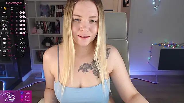 Emma_Bryan from StripChat