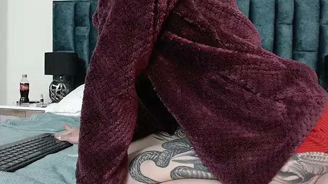 Emma_Foxi from StripChat