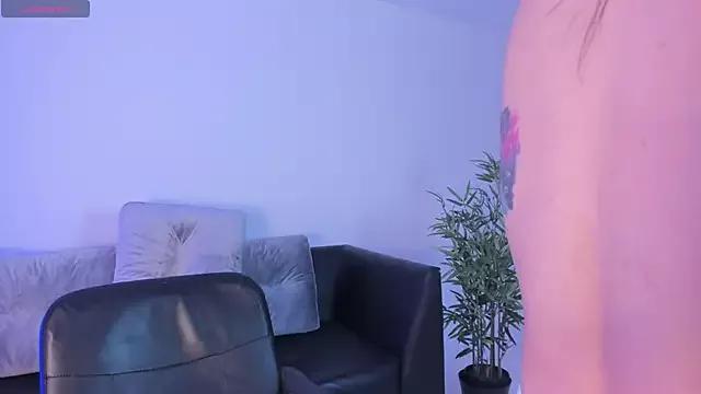 Emmaa_Robertss from StripChat