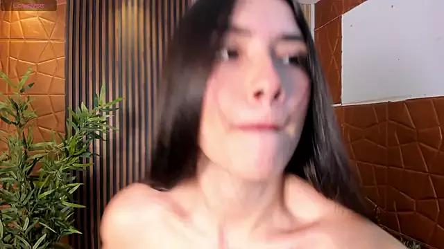 Emmaa_Robertss from StripChat