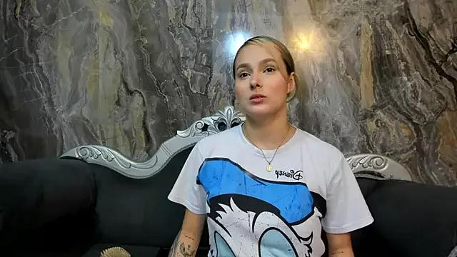 Emmaa_white_ from StripChat is Freechat