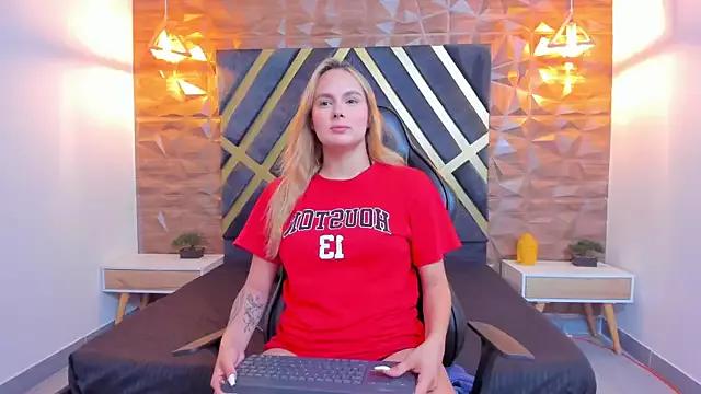 Emmaa_white_ from StripChat
