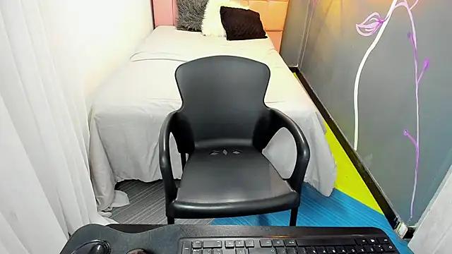 EmmaaEvans_ from StripChat