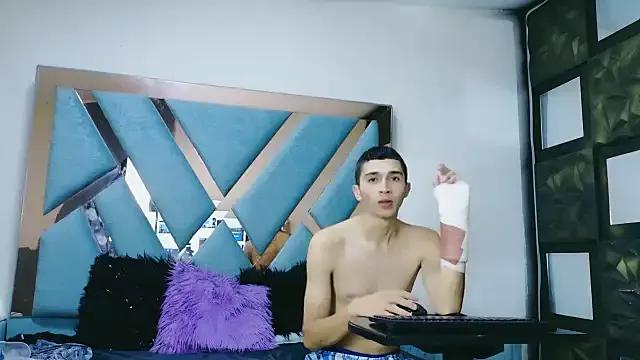 EmmaANDjackk from StripChat is Freechat