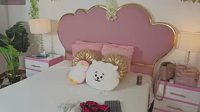 EmmaCrush from StripChat is Freechat
