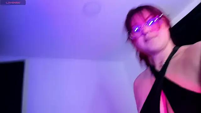 EmmaParedes from StripChat is Freechat