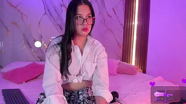 Emmiicute from StripChat