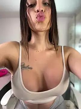 Emmily_19 from StripChat