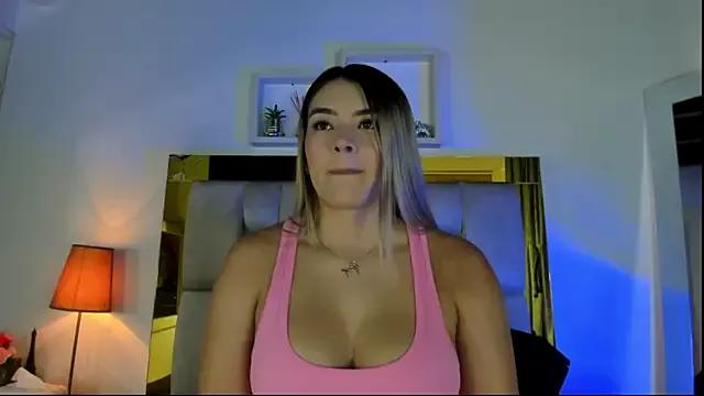 emmy_r from StripChat