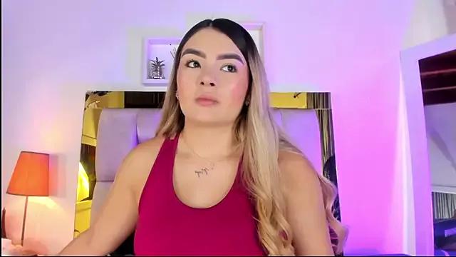 emmy_r from StripChat
