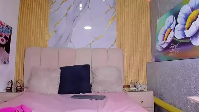 EmmyCruzZ from StripChat
