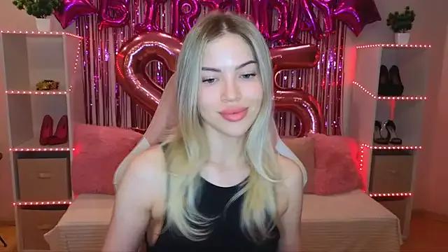 EmmyMills from StripChat