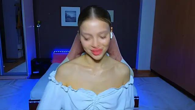 EmmyMills from StripChat