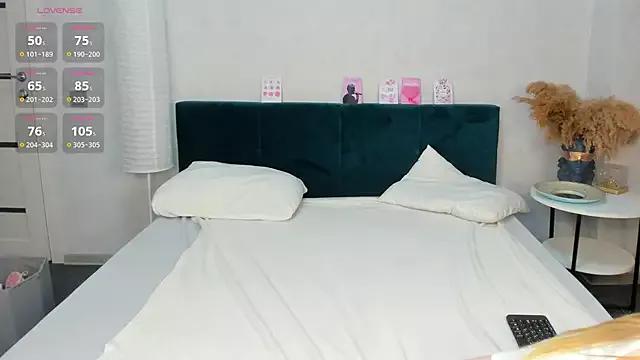 Esme_Runn from StripChat