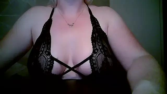 Esmee-Xxx from StripChat