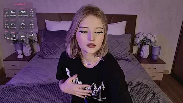 EsmeMayhem from StripChat