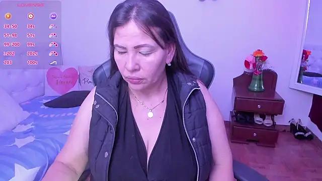 esmeralda_milf from StripChat