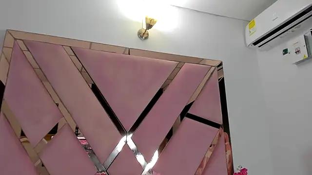 Esmeraldaht from StripChat
