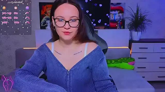 EsterLogan from StripChat