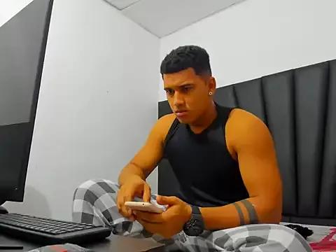 evan_hardy from StripChat is Freechat